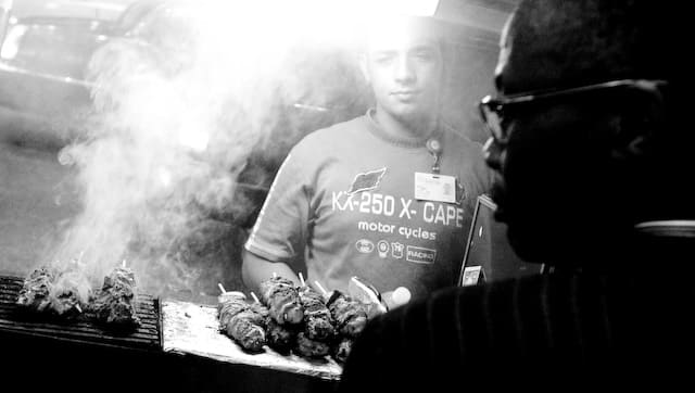Customer is looking at the meat being cooked (picture taken with Canon EOS 1D Mark III and Canon EF 16-35mm F2.8 L USM)